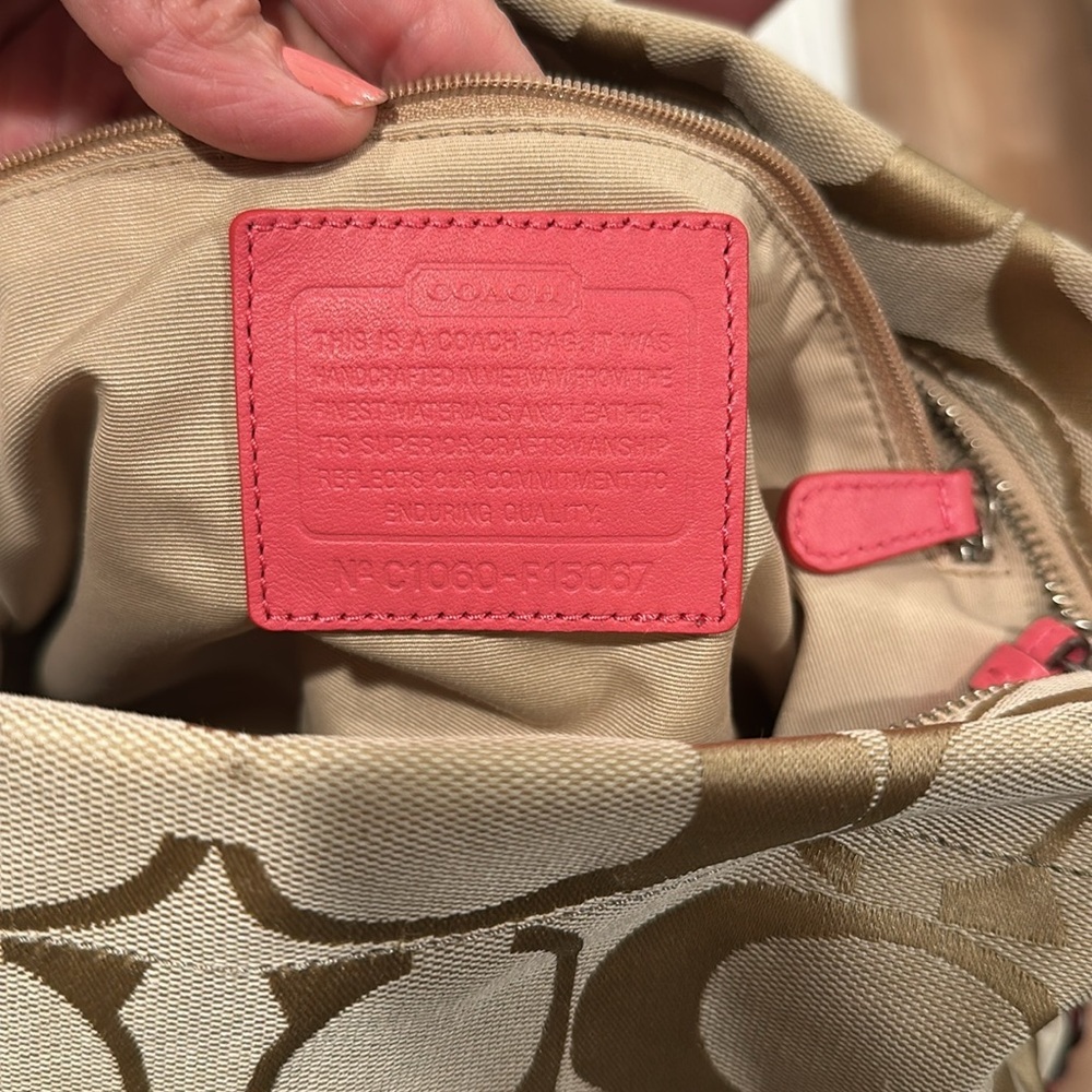 Coach One Shoulder Bag
Signature Leather Pink - Picture 4 of 16